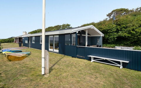 Pellervo - 20M from the Sea: Dach, Haus, Grundstueck, Zuhause, Hütte, Estate, Gartenbauten, Schatten, Blockhaus, Landscaping