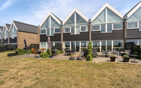 Lucjan - 50M from the Sea: Blau, Strauch, Hütte, Ground, Garten, Estate, Schatten, Landscaping, Bauernhaus, Eco Hotel