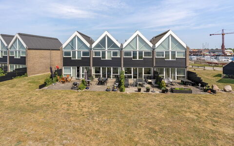 Lucjan - 50M from the Sea: Blau, Strauch, Hütte, Ground, Garten, Estate, Schatten, Landscaping, Bauernhaus, Eco Hotel