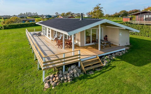 Arton - 300M from the Sea: Blau, Strauch, Hütte, Ground, Garten, Estate, Schatten, Landscaping, Bauernhaus, Eco Hotel