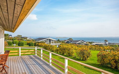 Arton - 300M from the Sea: Blau, Strauch, Hütte, Ground, Garten, Estate, Schatten, Landscaping, Bauernhaus, Eco Hotel