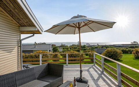 Arton - 300M from the Sea: Blau, Strauch, Hütte, Ground, Garten, Estate, Schatten, Landscaping, Bauernhaus, Eco Hotel