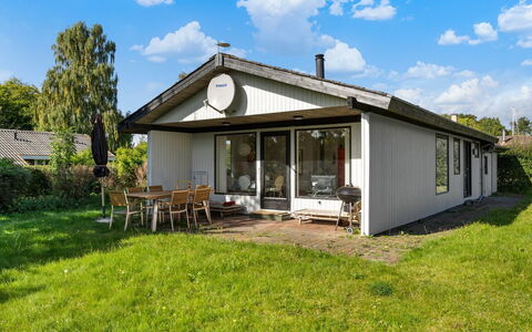Kalle - 400M from the Sea: Wohnung, Schatten, Balkon, Stuhl, Zaun, Gartenmöbel, Aluminium, Kunstrasen