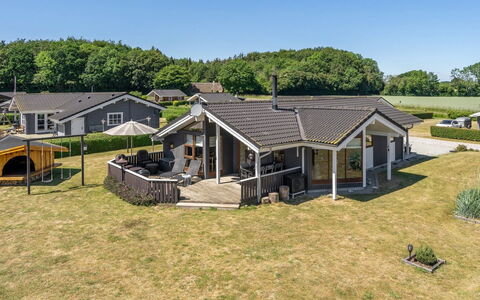 Ela - 500M from the Sea: Dach, Haus, Zuhause, Hütte, Abstellgleis, Estate, Auffahrt, Gartenbauten, Garten, Schuppen