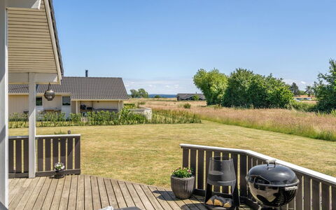 Ela - 500M from the Sea: Dach, Haus, Zuhause, Hütte, Abstellgleis, Estate, Auffahrt, Gartenbauten, Garten, Schuppen