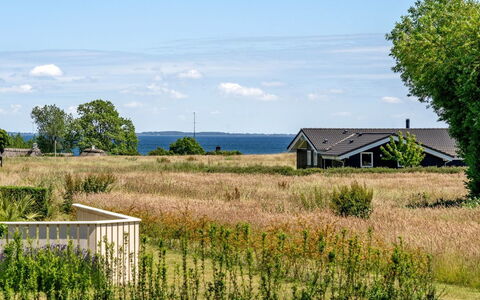 Ela - 500M from the Sea: Dach, Haus, Zuhause, Hütte, Abstellgleis, Estate, Auffahrt, Gartenbauten, Garten, Schuppen