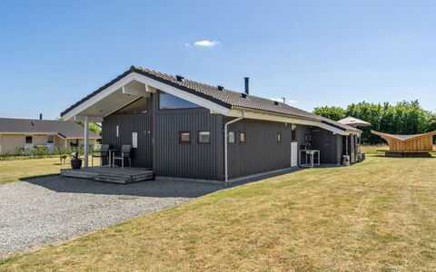 Ela - 500M from the Sea: Dach, Haus, Zuhause, Hütte, Abstellgleis, Estate, Auffahrt, Gartenbauten, Garten, Schuppen