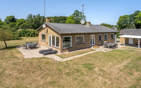 Ilda - 250M from the Sea: Dach, Haus, Zuhause, Hütte, Abstellgleis, Estate, Auffahrt, Gartenbauten, Garten, Schuppen