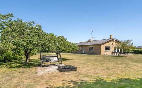Ilda - 250M from the Sea: Dach, Haus, Zuhause, Hütte, Abstellgleis, Estate, Auffahrt, Gartenbauten, Garten, Schuppen
