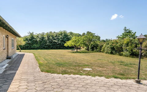 Ilda - 250M from the Sea: Dach, Haus, Zuhause, Hütte, Abstellgleis, Estate, Auffahrt, Gartenbauten, Garten, Schuppen