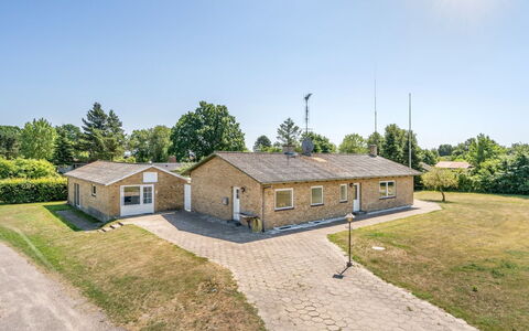 Ilda - 250M from the Sea: Dach, Haus, Zuhause, Hütte, Abstellgleis, Estate, Auffahrt, Gartenbauten, Garten, Schuppen