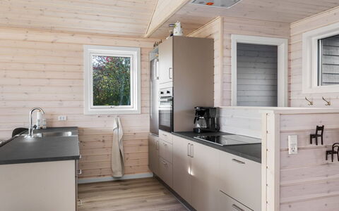 Mato - 100M from the Sea: Holz, Küche, Zuhause, Countertop, Major Appliance, Sinken, Cabinetry, Holzbeize, Tür, Hartholz