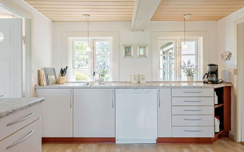 Ajo - 2Km from the Sea: Flooring, Interior Design, Fussboden, Holz, Holzboden, Countertop, Möbel, Küche, Cabinetry, Zuhause