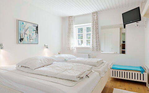 Ajo - 2Km from the Sea: Schlafzimmer, Bett, Zuhause, Interior Design, Haus, Bedding, Bettdecke, Bettrahmen, Decke, Linens