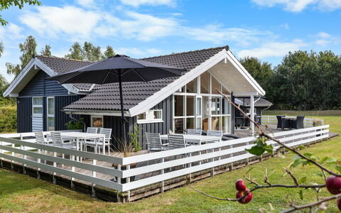 Ønevus - 550M from the Sea: Hütte, Zuhause, Haus, Dach, Veranda, Estate, Abstellgleis, Gartenbauten, Bauernhaus, Garten