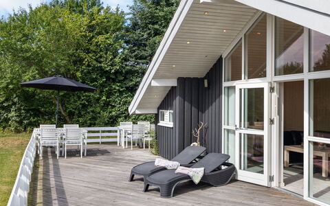 Ønevus - 550M from the Sea: Hütte, Zuhause, Haus, Dach, Veranda, Estate, Abstellgleis, Gartenbauten, Bauernhaus, Garten