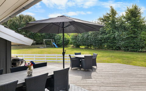 Ønevus - 550M from the Sea: Hütte, Zuhause, Haus, Dach, Veranda, Estate, Abstellgleis, Gartenbauten, Bauernhaus, Garten