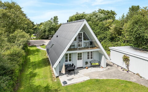 Thormund - 350M from the Sea: Dach, Haus, Zuhause, Hütte, Abstellgleis, Estate, Auffahrt, Gartenbauten, Garten, Schuppen