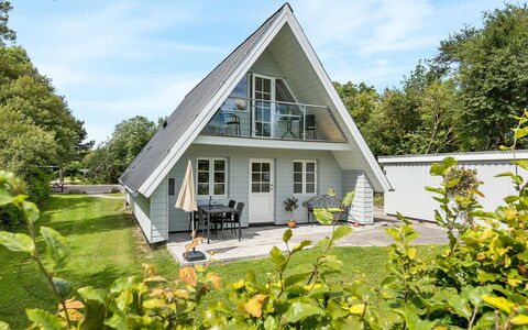 Thormund - 350M from the Sea: Dach, Haus, Zuhause, Hütte, Abstellgleis, Estate, Auffahrt, Gartenbauten, Garten, Schuppen