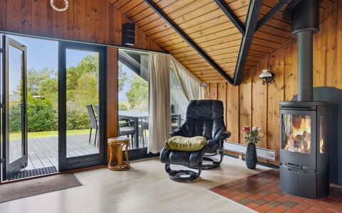 Elisej - 100M from the Sea: Möbel, Holz, Flooring, Interior Design, Fussboden, Holzboden, Decke, Wohnzimmer, Couch, Stuhl