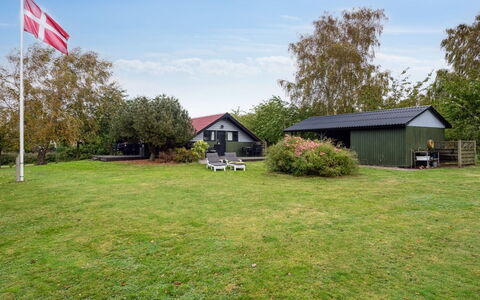 Elisej - 100M from the Sea: Gras, Haus, Zuhause, Dach, Hütte, Rasen, Grundstueck, Ländliches Gebiet, Garten, Bauernhaus