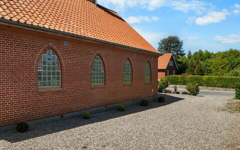 Frothi - 550M from the Sea: Haus, Zuhause, Dach, Wohngebiet, Hütte, Estate, Bauernhaus, Rasen, Landscaping, Abstellgleis