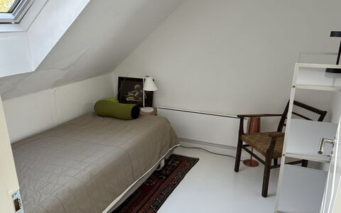 Truels - 2Km from the Sea: Flooring, Wand, Fussboden, Möbel, Interior Design, Schlafzimmer, Holz, Bett, Decke, Zimmer