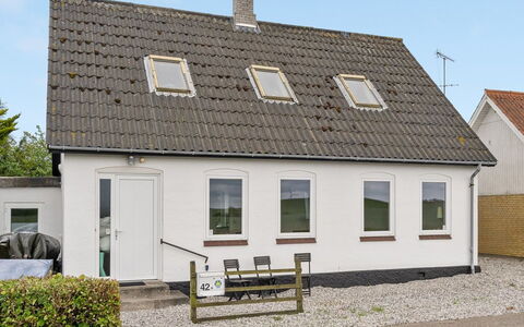 Truels - 2Km from the Sea: Dach, Haus, Zuhause, Hütte, Tür, Abstellgleis, Deck, Veranda, Planke, Hartholz