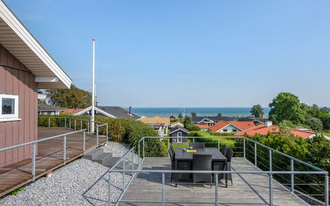 Ebbeline - 150M from the Sea: Pflanzengemeinschaft, Sonnenlicht, Krautige Pflanze, Garten, Plantage, Landwirtschaft, Bauernhof