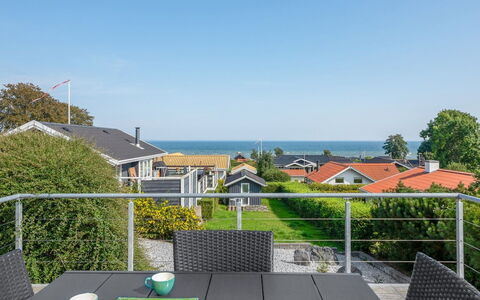 Ebbeline - 150M from the Sea: Pflanzengemeinschaft, Sonnenlicht, Krautige Pflanze, Garten, Plantage, Landwirtschaft, Bauernhof