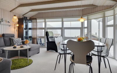 Ebbeline - 150M from the Sea