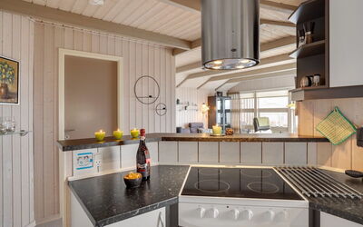 Ebbeline - 150M from the Sea