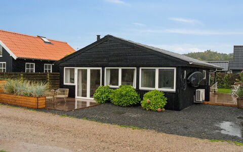 Pedersen - 50M from the Sea: Dach, Haus, Zuhause, Hütte, Abstellgleis, Estate, Auffahrt, Gartenbauten, Garten, Schuppen