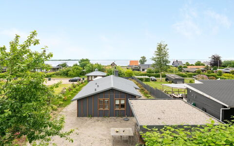 Øthkil - 93M from the Sea: Flooring, Fussboden, Decke, Interior Design, Countertop, Küche, Cabinetry, Zimmer, Major Appliance, Light Fixture