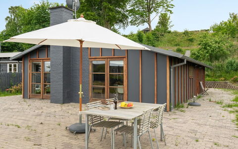 Øthkil - 93M from the Sea: Flooring, Fussboden, Decke, Interior Design, Countertop, Küche, Cabinetry, Zimmer, Major Appliance, Light Fixture