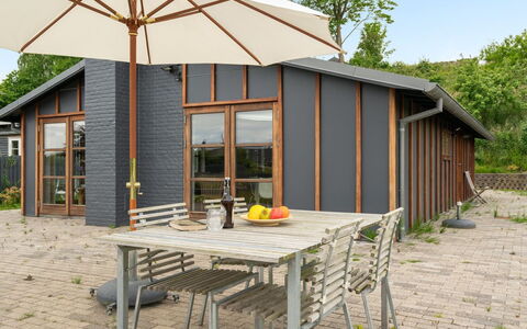 Øthkil - 93M from the Sea: Flooring, Fussboden, Decke, Interior Design, Countertop, Küche, Cabinetry, Zimmer, Major Appliance, Light Fixture