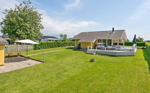 Albantine - 150M from the Sea: Dach, Haus, Zuhause, Hütte, Tür, Abstellgleis, Deck, Veranda, Planke, Hartholz