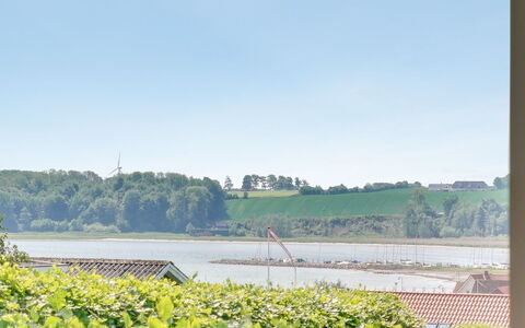 Albantine - 150M from the Sea: Dach, Haus, Zuhause, Hütte, Tür, Abstellgleis, Deck, Veranda, Planke, Hartholz