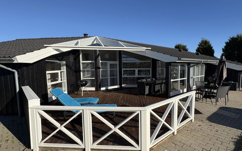 Arnod - 400M from the Sea: Holz, Garten, Hinterhof, Grundstueck, Zuhause, Dach, Schatten, Deck, Hartholz, Garten