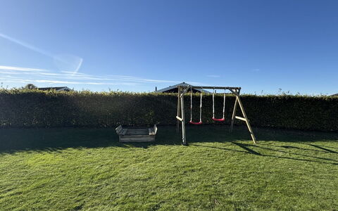 Arnod - 400M from the Sea: Holz, Garten, Hinterhof, Grundstueck, Zuhause, Dach, Schatten, Deck, Hartholz, Garten