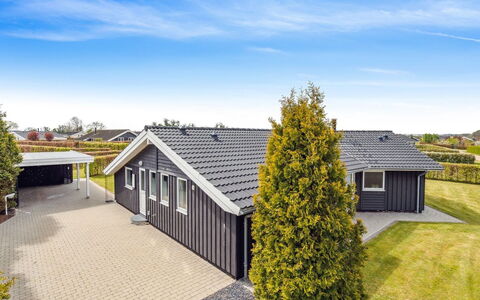Arnod - 400M from the Sea: Haus, Dach, Zuhause, Hütte, Strauch, Ground, Estate, Bauernhaus, Abstellgleis, Gartenbauten