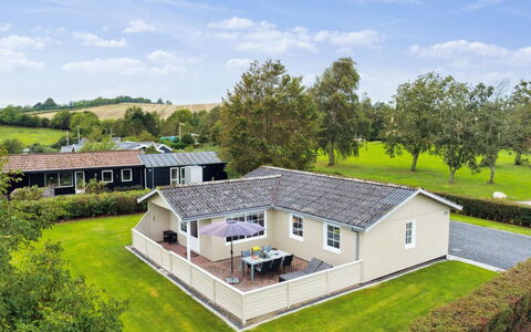 Haralda - 300M from the Sea: Blau, Strauch, Hütte, Ground, Garten, Estate, Schatten, Landscaping, Bauernhaus, Eco Hotel
