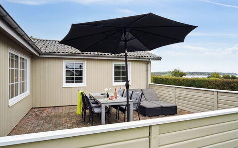 Haralda - 300M from the Sea: Blau, Strauch, Hütte, Ground, Garten, Estate, Schatten, Landscaping, Bauernhaus, Eco Hotel