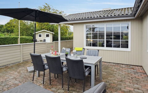 Haralda - 300M from the Sea: Blau, Strauch, Hütte, Ground, Garten, Estate, Schatten, Landscaping, Bauernhaus, Eco Hotel