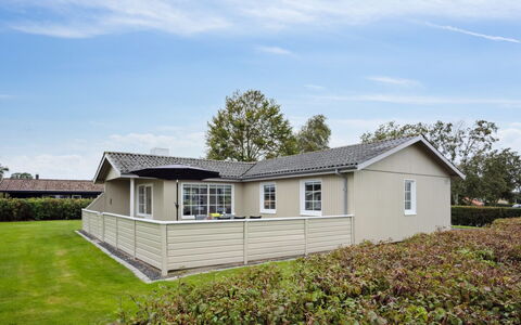 Haralda - 300M from the Sea: Blau, Strauch, Hütte, Ground, Garten, Estate, Schatten, Landscaping, Bauernhaus, Eco Hotel