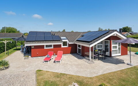 Inge - 300M from the Sea: Blau, Strauch, Hütte, Ground, Garten, Estate, Schatten, Landscaping, Bauernhaus, Eco Hotel