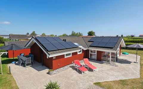 Inge - 300M from the Sea: Blau, Strauch, Hütte, Ground, Garten, Estate, Schatten, Landscaping, Bauernhaus, Eco Hotel