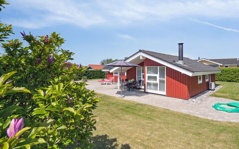 Inge - 300M from the Sea: Blau, Strauch, Hütte, Ground, Garten, Estate, Schatten, Landscaping, Bauernhaus, Eco Hotel