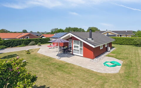 Inge - 300M from the Sea: Blau, Strauch, Hütte, Ground, Garten, Estate, Schatten, Landscaping, Bauernhaus, Eco Hotel