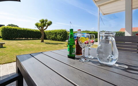 Inge - 300M from the Sea: Blau, Strauch, Hütte, Ground, Garten, Estate, Schatten, Landscaping, Bauernhaus, Eco Hotel